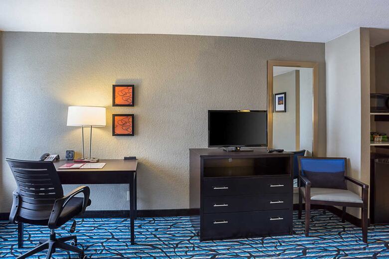 Hotel Comfort Suites University