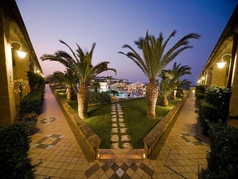 Hotel NH Venus Sea Garden