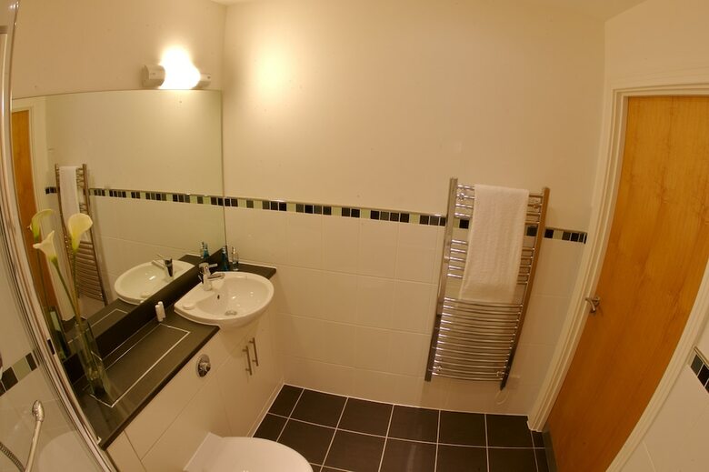 Spires Hotel (two Bedroom) 6 Pax