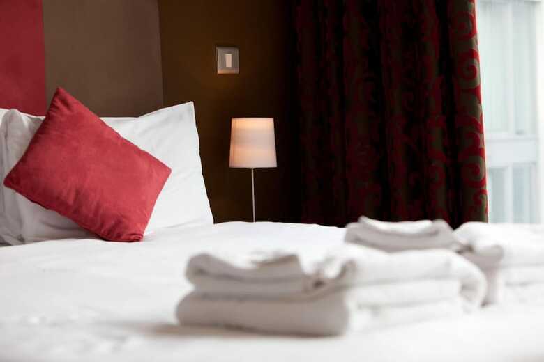 Spires Hotel (two Bedroom) 6 Pax