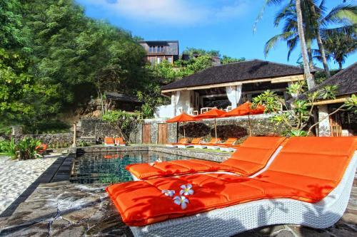 Villa Trevally