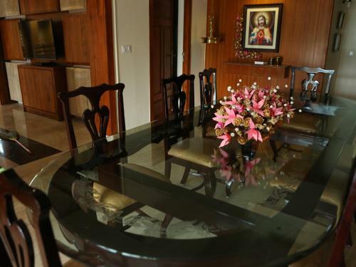 Aratt Mansion