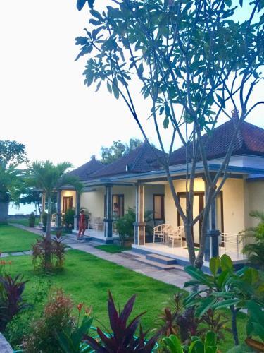 Hostal Romeo Beachfront Bungalow