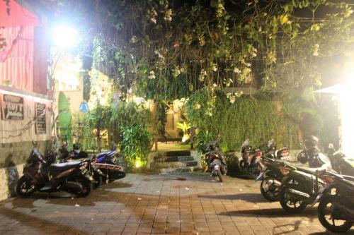 Hostal Bingin Inn