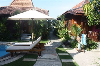 Andy's Surf Villa & Bungalows
