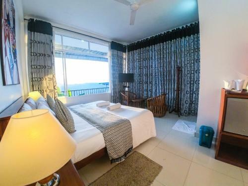 Hills Edge Hotel