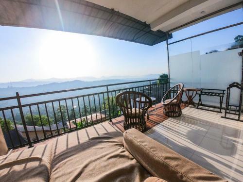 Hills Edge Hotel