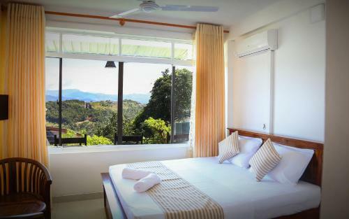 Hills Edge Hotel