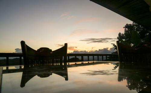 Hills Edge Hotel