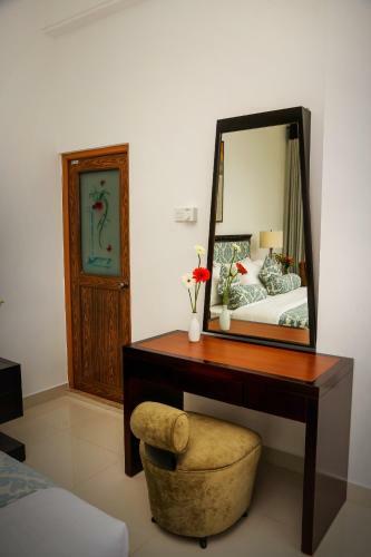 Hills Edge Hotel