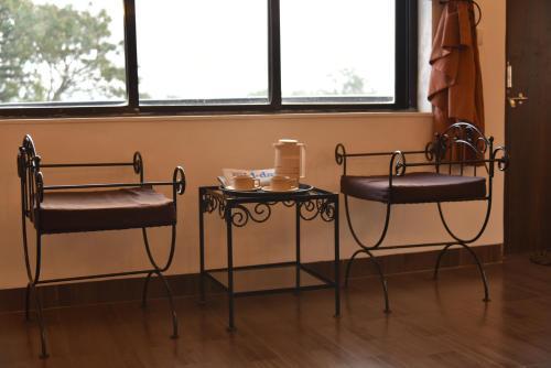 Hotel Girivihar Holiday Club