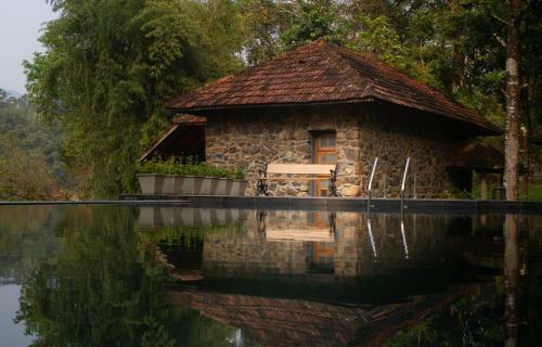 Hotel Quiet By The River- Cgh Earth