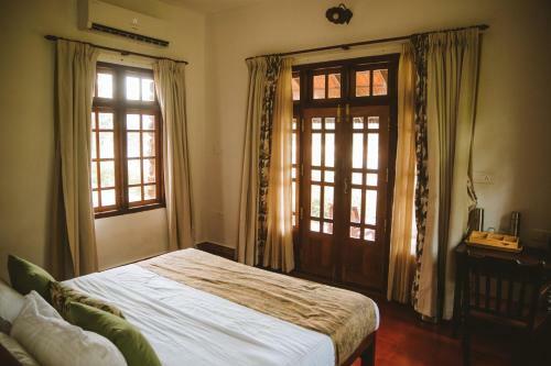 Hotel Quiet By The River- Cgh Earth
