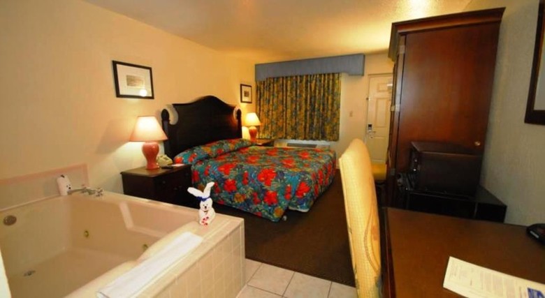 Hotel Howard Johnson Inn Lakefront