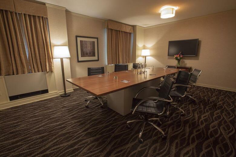 Executive Hotel Pacific