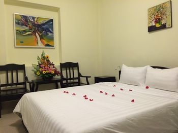 Jade Hotel