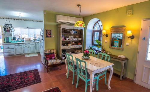Hostal Desert Bird Guest House