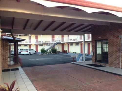 Riverview Motor Inn