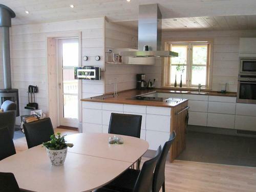 Three-bedroom Holiday Home In Allinge 8