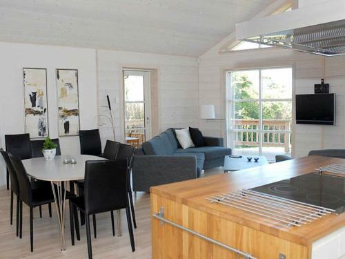 Three-bedroom Holiday Home In Allinge 8