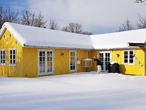 Three-bedroom Holiday Home In R�nne 2