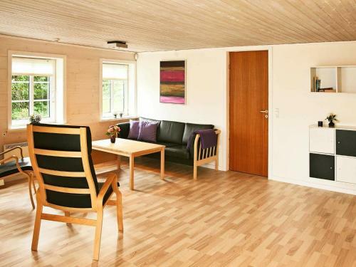 Three-bedroom Holiday Home In Allinge 9