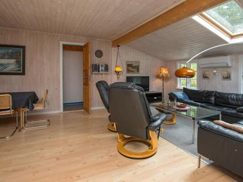 Three-bedroom Holiday Home In R�m� 11