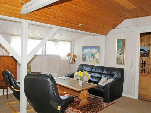 Eight-bedroom Holiday Home In Grenaa