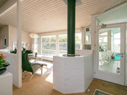 Three-bedroom Holiday Home In L�kken 60