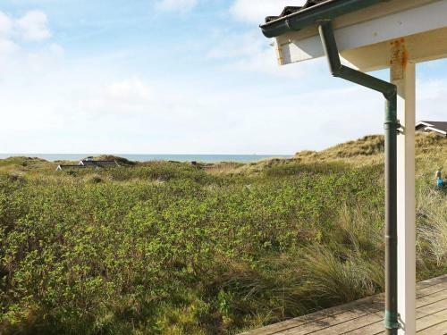 Three-bedroom Holiday Home In L�kken 60