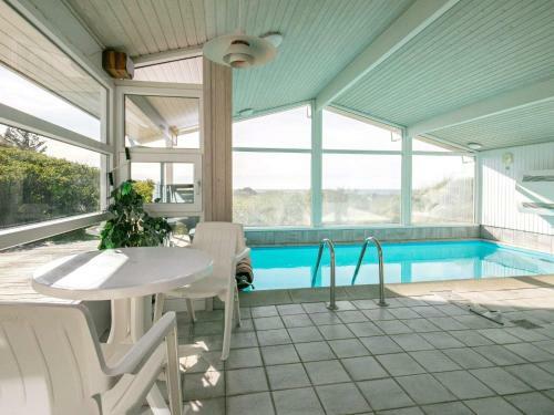 Three-bedroom Holiday Home In L�kken 60