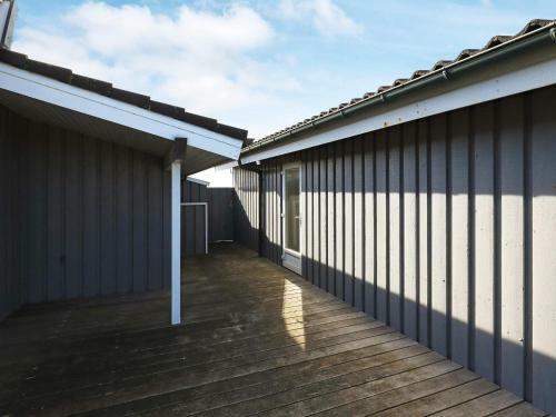 Three-bedroom Holiday Home In L�kken 60