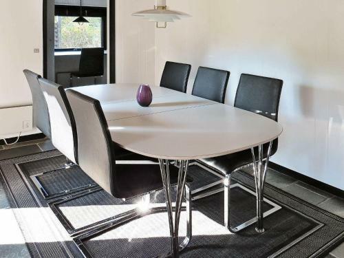 Four-bedroom Holiday Home In Hals 19