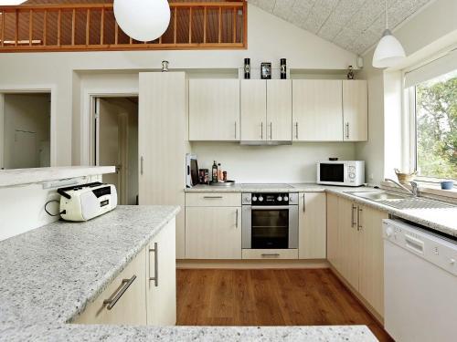 Three-bedroom Holiday Home In Hundested 2