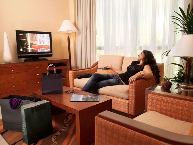 Hotel Al Rawda Rotana Suites