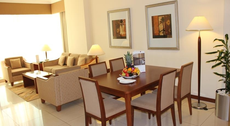Hotel Al Rawda Rotana Suites