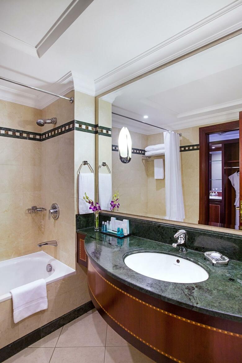 Corniche Hotel Abu Dhabi