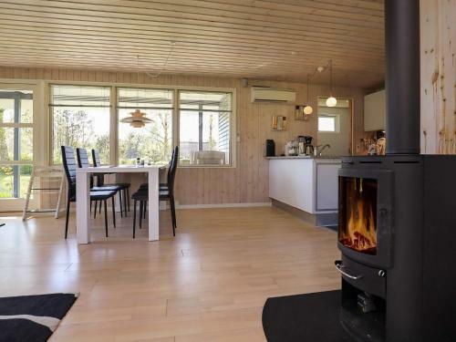 Three-bedroom Holiday Home In L�gst�r 4