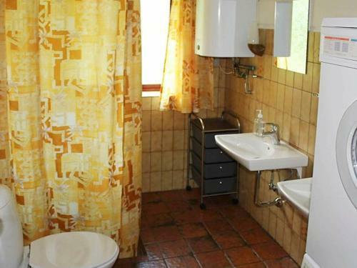 Three-bedroom Holiday Home In Vesl�s