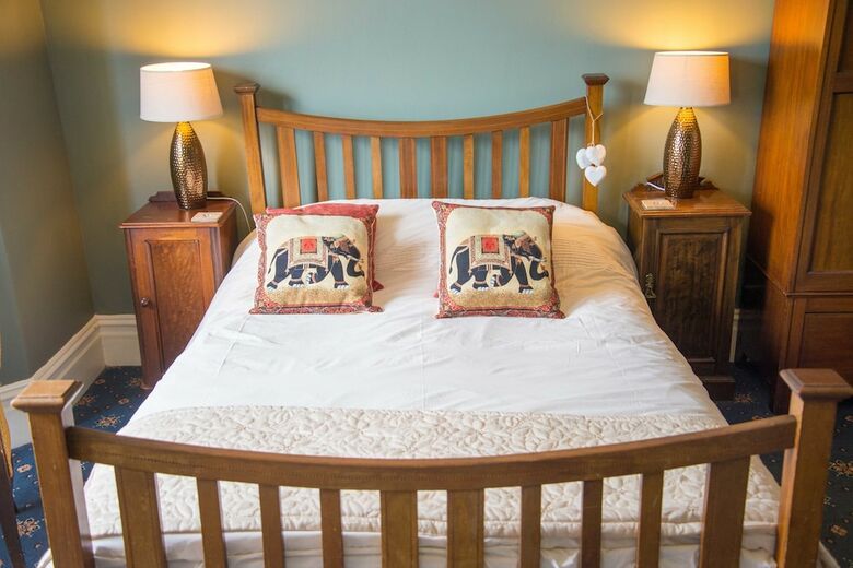 Bed & Breakfast Compton Guest House