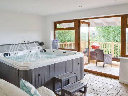 Canalside Cottage