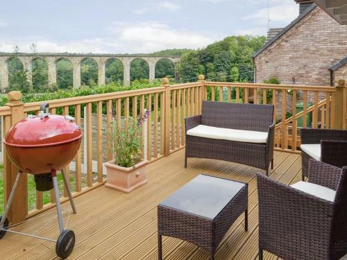 Canalside Cottage