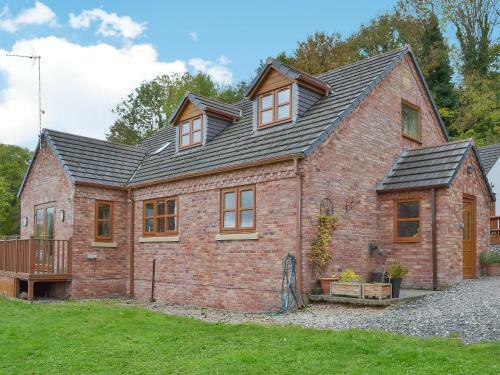 Canalside Cottage