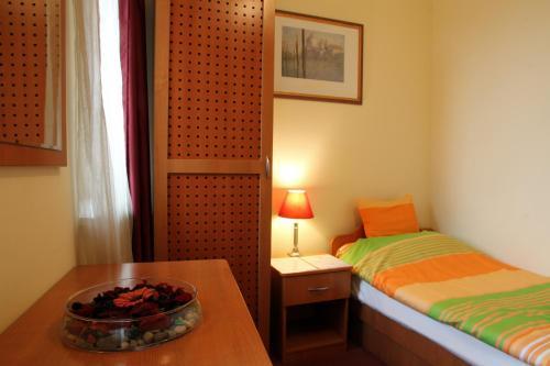 Hostal Minerva Panzi�, �tterem - K�v�z�