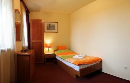Hostal Minerva Panzi�, �tterem - K�v�z�