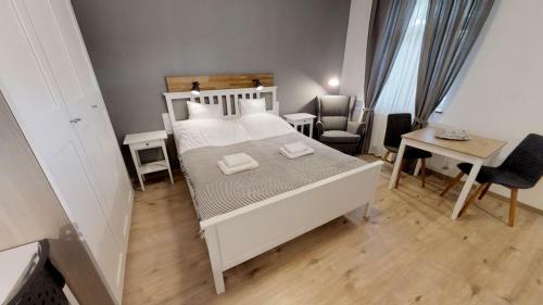 Hostal Minerva Panzi�, �tterem - K�v�z�