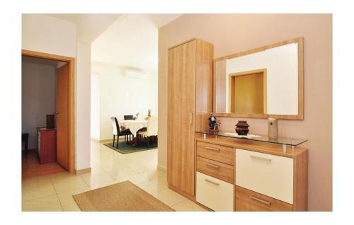 Three-bedroom Holiday Home Petrcane 05