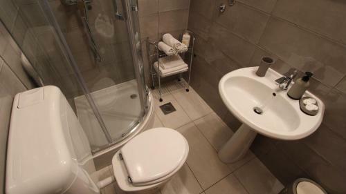 Two-bedroom Apartment In Klimno III