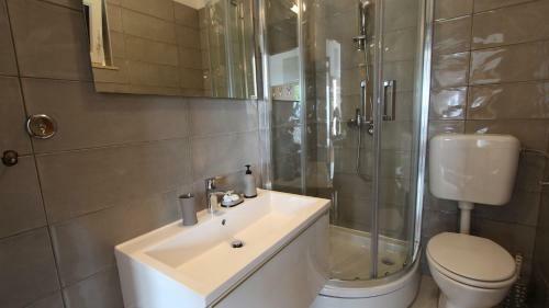Two-bedroom Apartment In Klimno IV