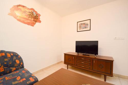 Two-bedroom Apartment In Pomer I